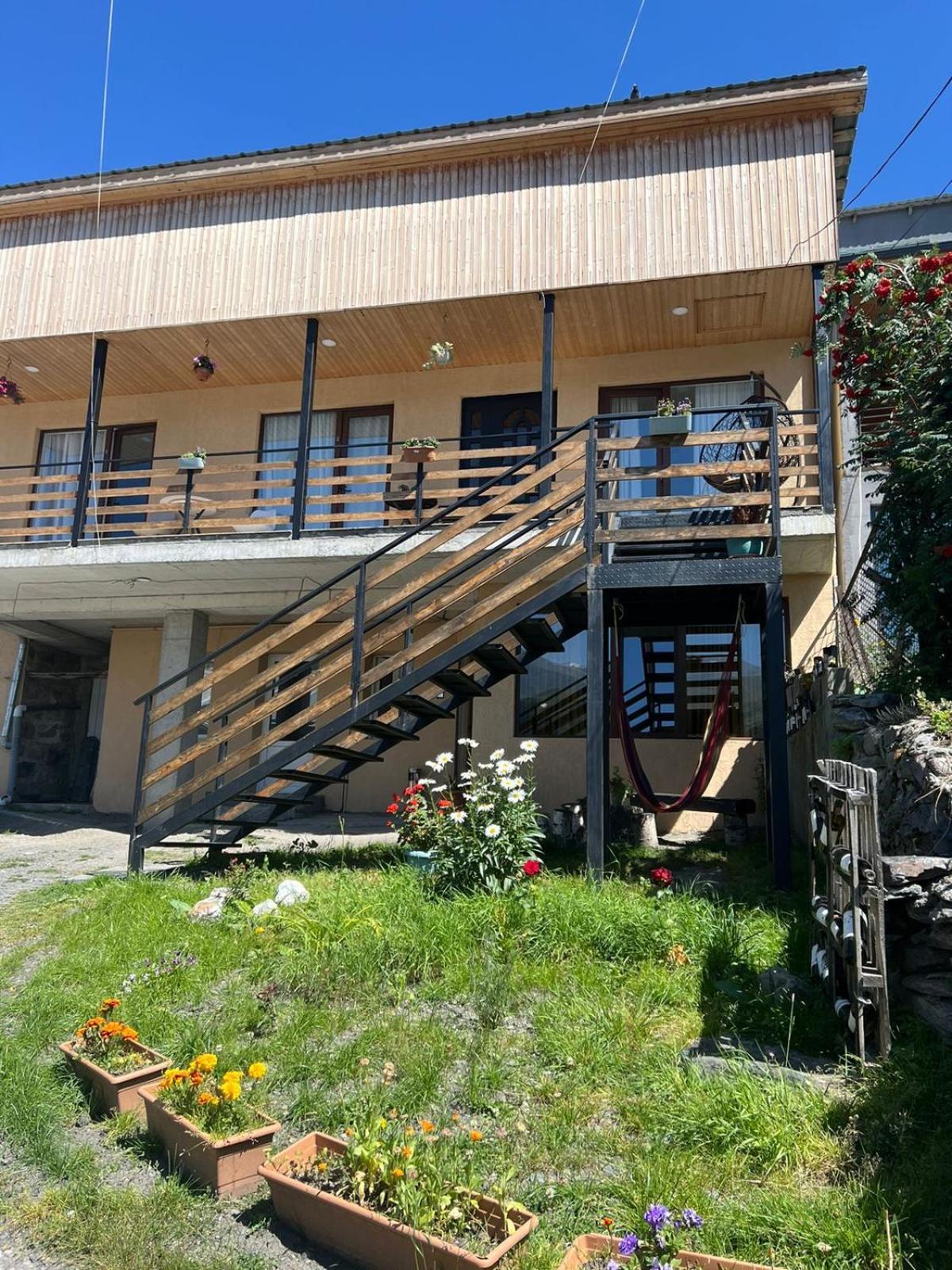 Guesthouse Relax In Kazbegi מראה חיצוני תמונה